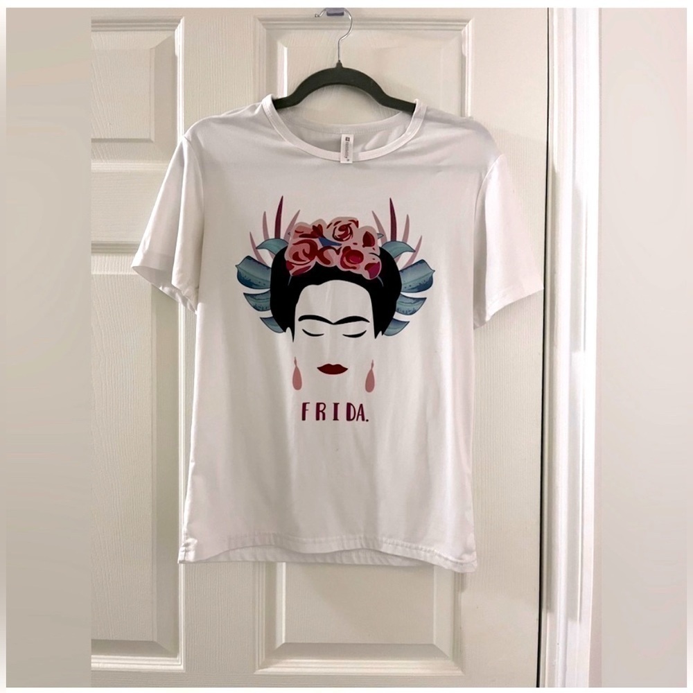 🖤FRIDA KHALO high quality T-shirt, women’s size small - super soft &  stretchy.